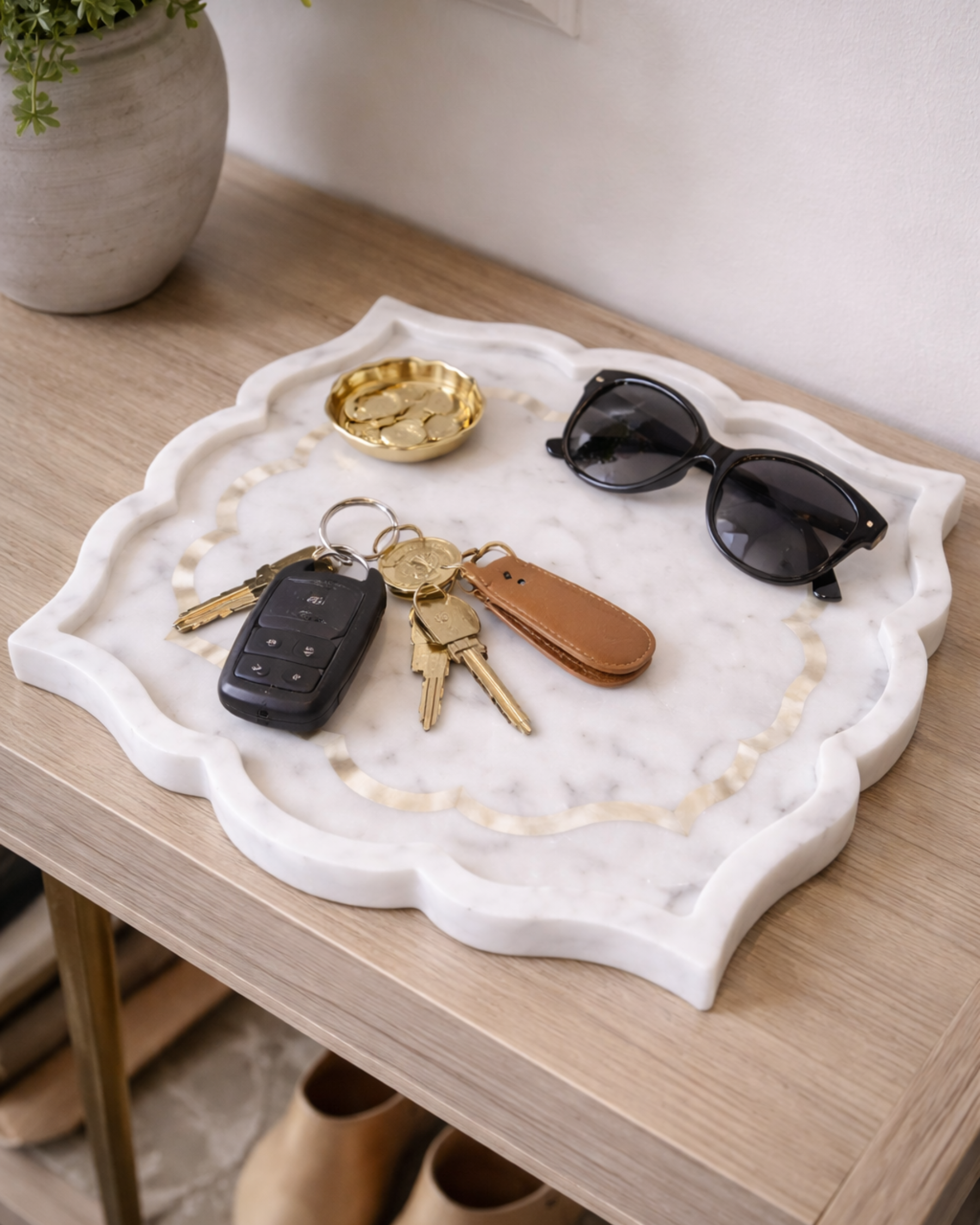 Valenor Scalloped Tray with Brass Inlay